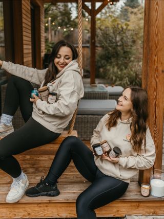 Holky od svíček. Anet & Terka. Jin & Jang. Drzá & drzejší. 😁Výsledek? Svíčky s osobností. A někdy i s názorem. ❤️‍🔥...