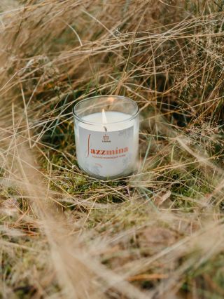 Přejeme k dnešnímu malému pátku jen POHODU JAZZ(mínu). 🤍🎷 A hlavně už ten kliiiid! Fotila @zuzkafoti