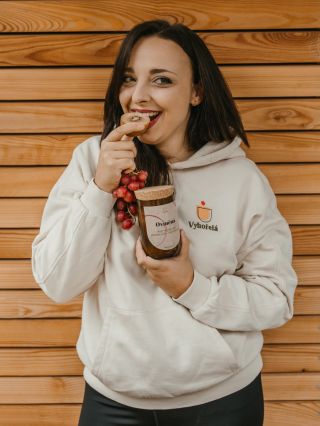 Fakt mockrát už jsme slyšely vás říkat na naše černohroznovo-kiwiové svíčky “MŇAM!” 😂🍇🥝 Voní tak, že se občas při jejich...